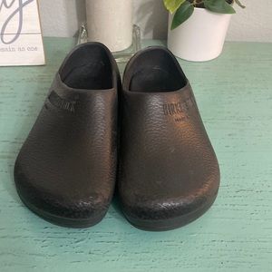 Birkenstock Textured Black Clogs